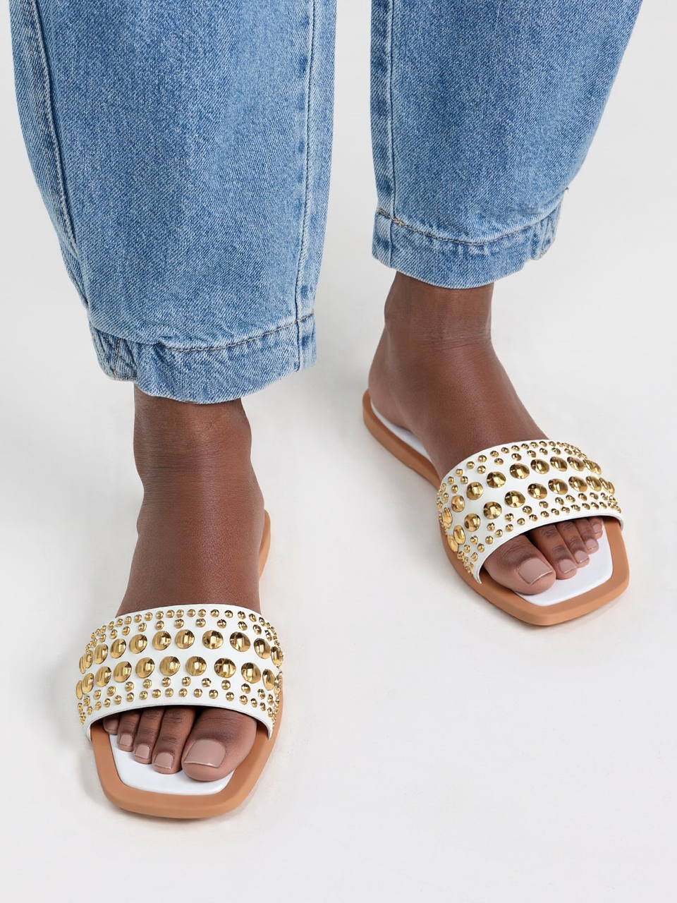 Sandale stylée cloutée