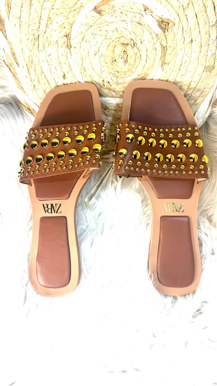 Sandale stylée cloutée