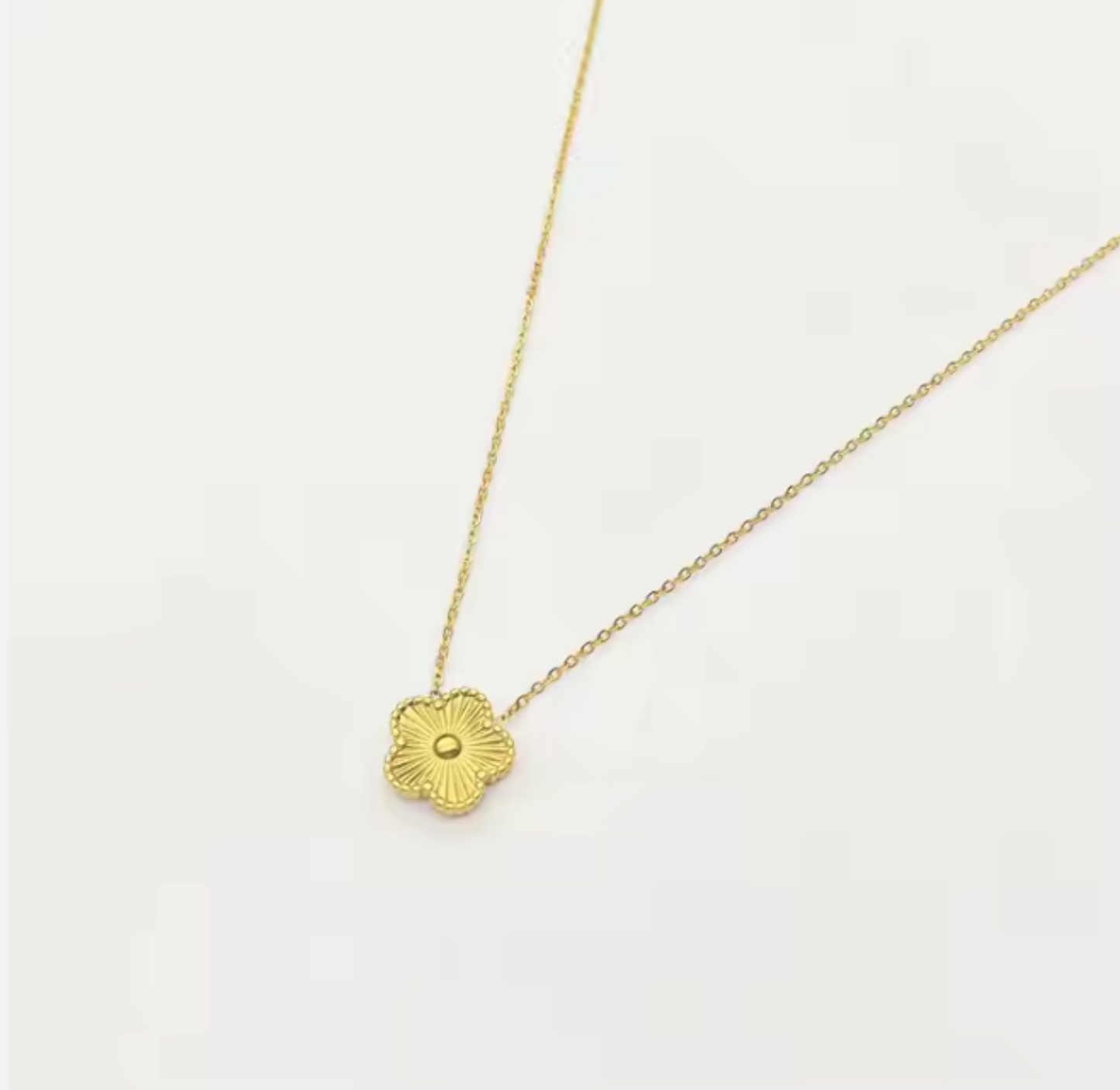 Collier en Acier Inoxydable - Fleur Élégante